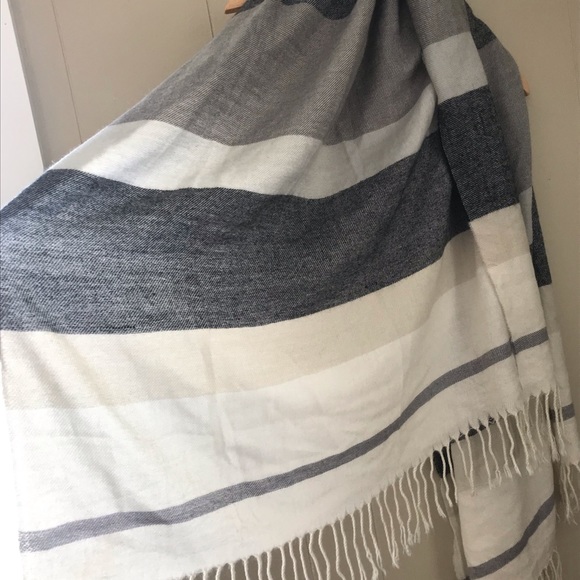 Blanket Scarf or Wrap Black White Grey w/ Fringe - Picture 5 of 8